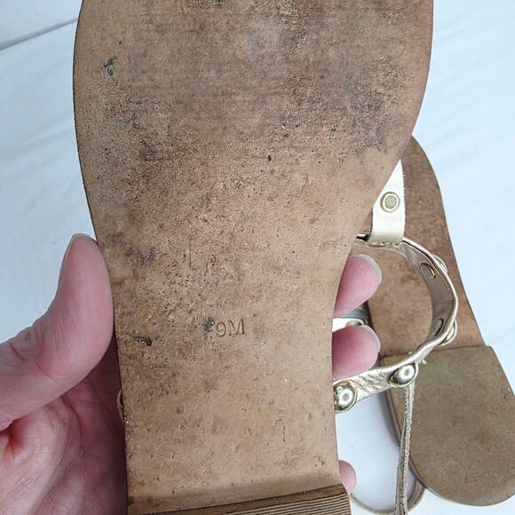 Lilly Pulitzer Gold Leather Studded Open Toe Summer Thong Strappy Sandals Size 9 - Picture 10 of 10